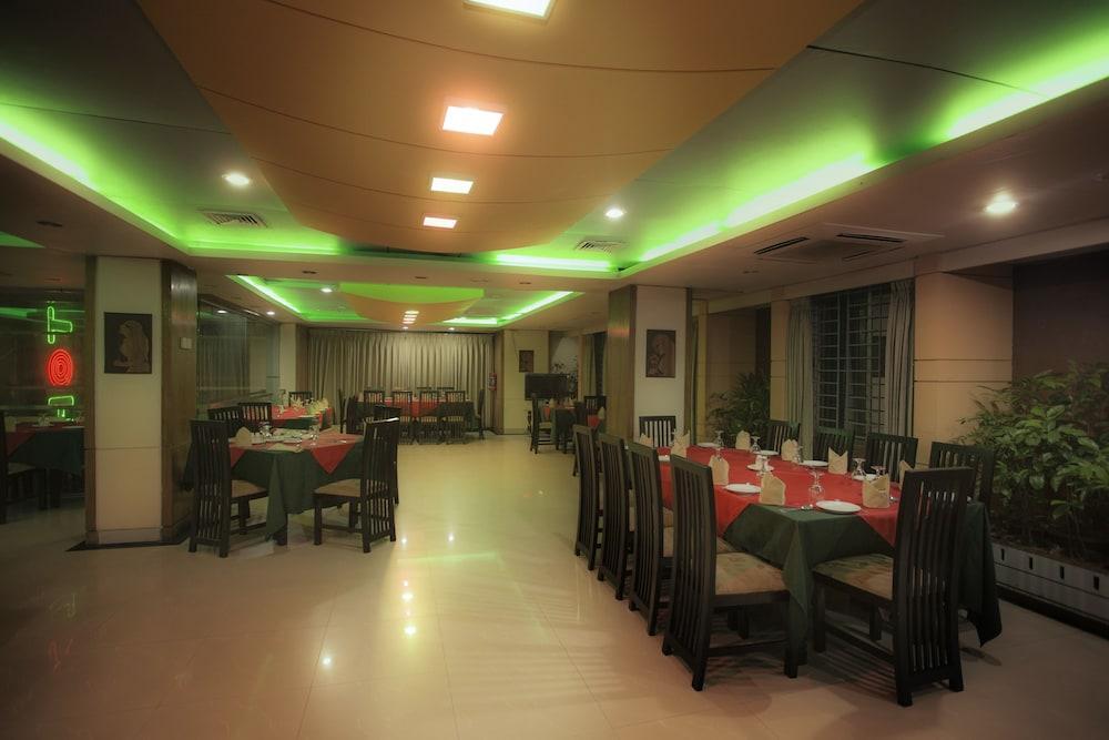 Hotel 71 ธากา ภายนอก รูปภาพ