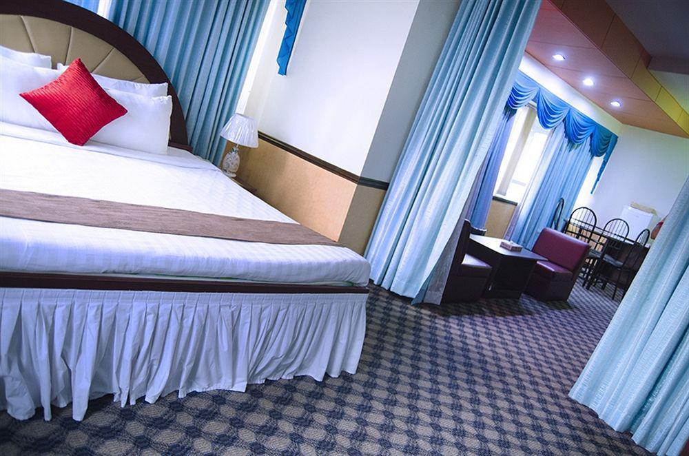Hotel 71 ธากา ภายนอก รูปภาพ