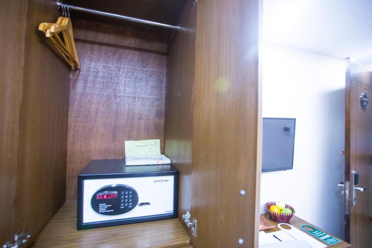Hotel 71 ธากา ภายนอก รูปภาพ