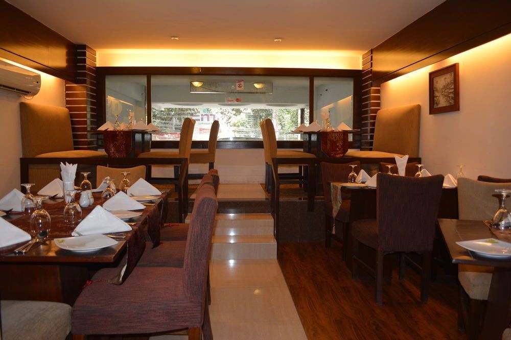 Hotel 71 ธากา ภายนอก รูปภาพ
