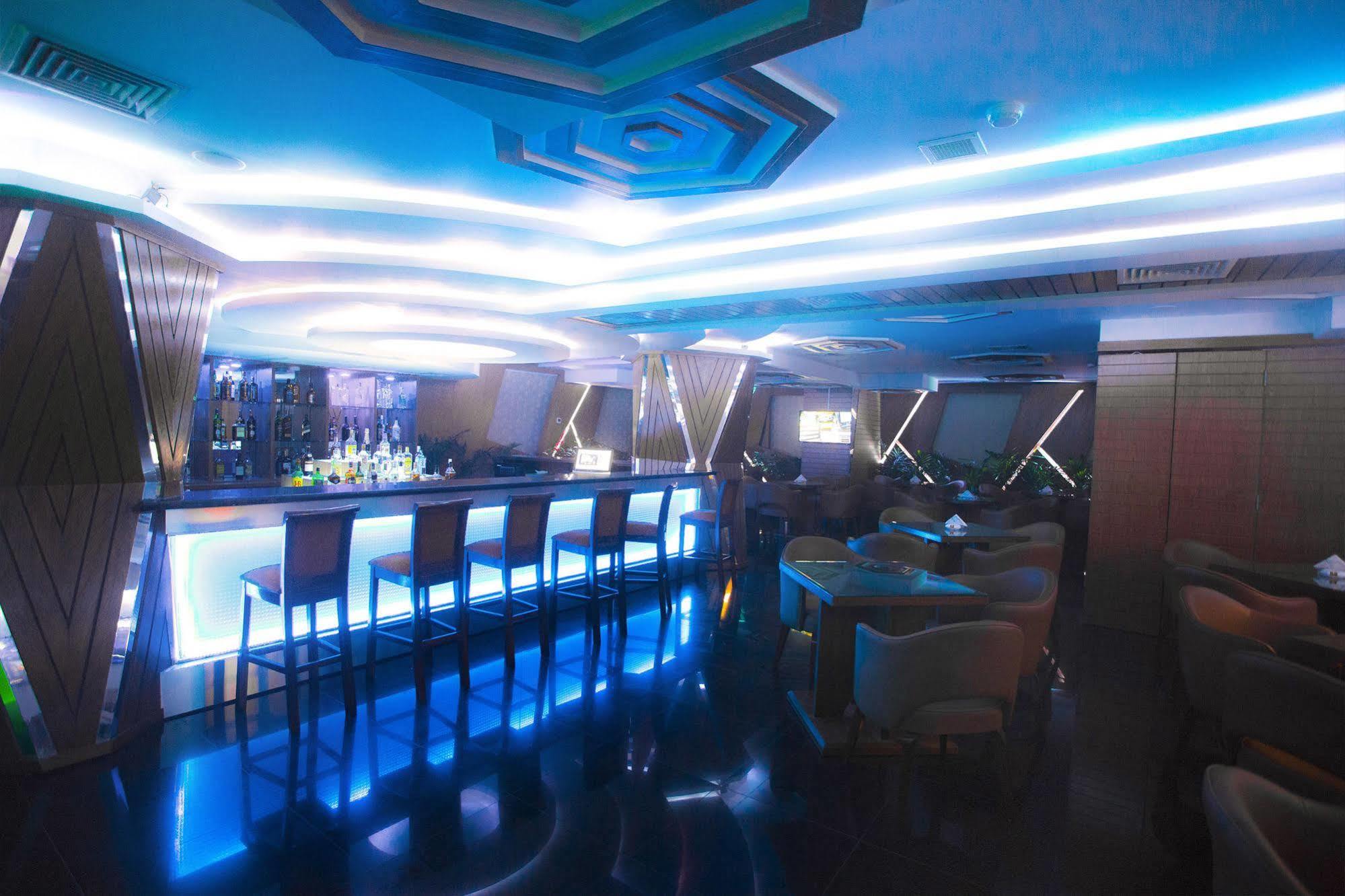 Hotel 71 ธากา ภายนอก รูปภาพ